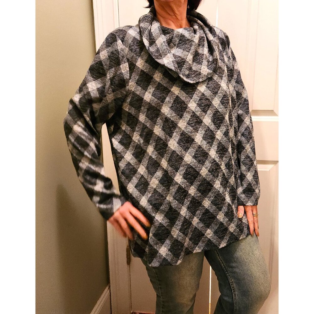 Lane Bryant Soft Gray Shimmer Cowl-Neck Long Sleeve Bias Plaid Tunic 18/20 NWOT
